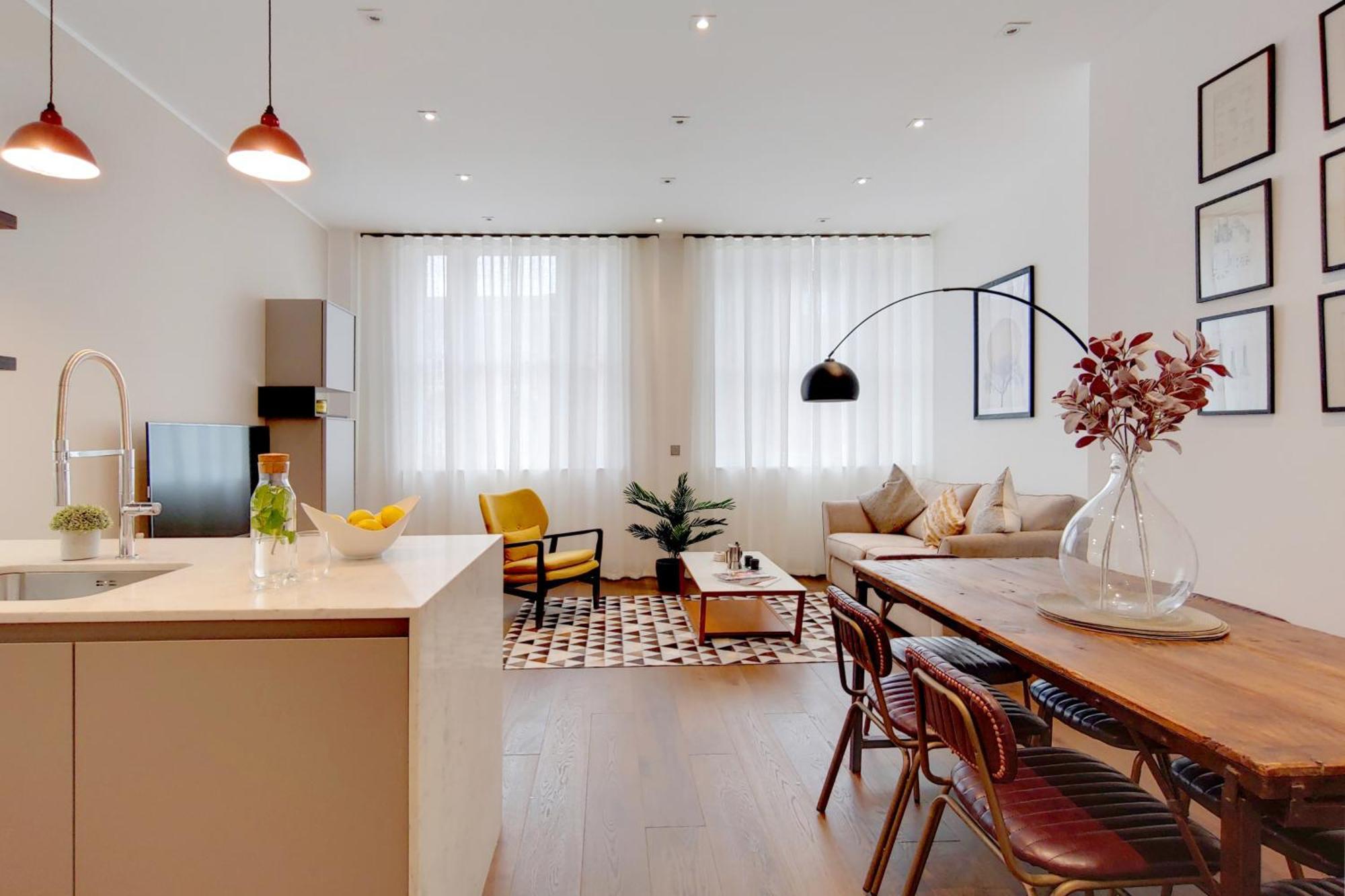 The Borough Collection Near Bridge And Borough Market * Londres